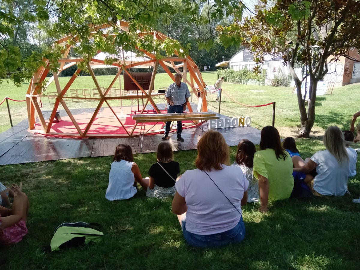 AAVVelcampillo's tweet photo. Interesante actividad dentro de la programación de EBROñO. Acércate y disfruta! @AytoLogrono @AAVVNorte @KilianCD @jozusu https://t.co/a78bVlFOn8