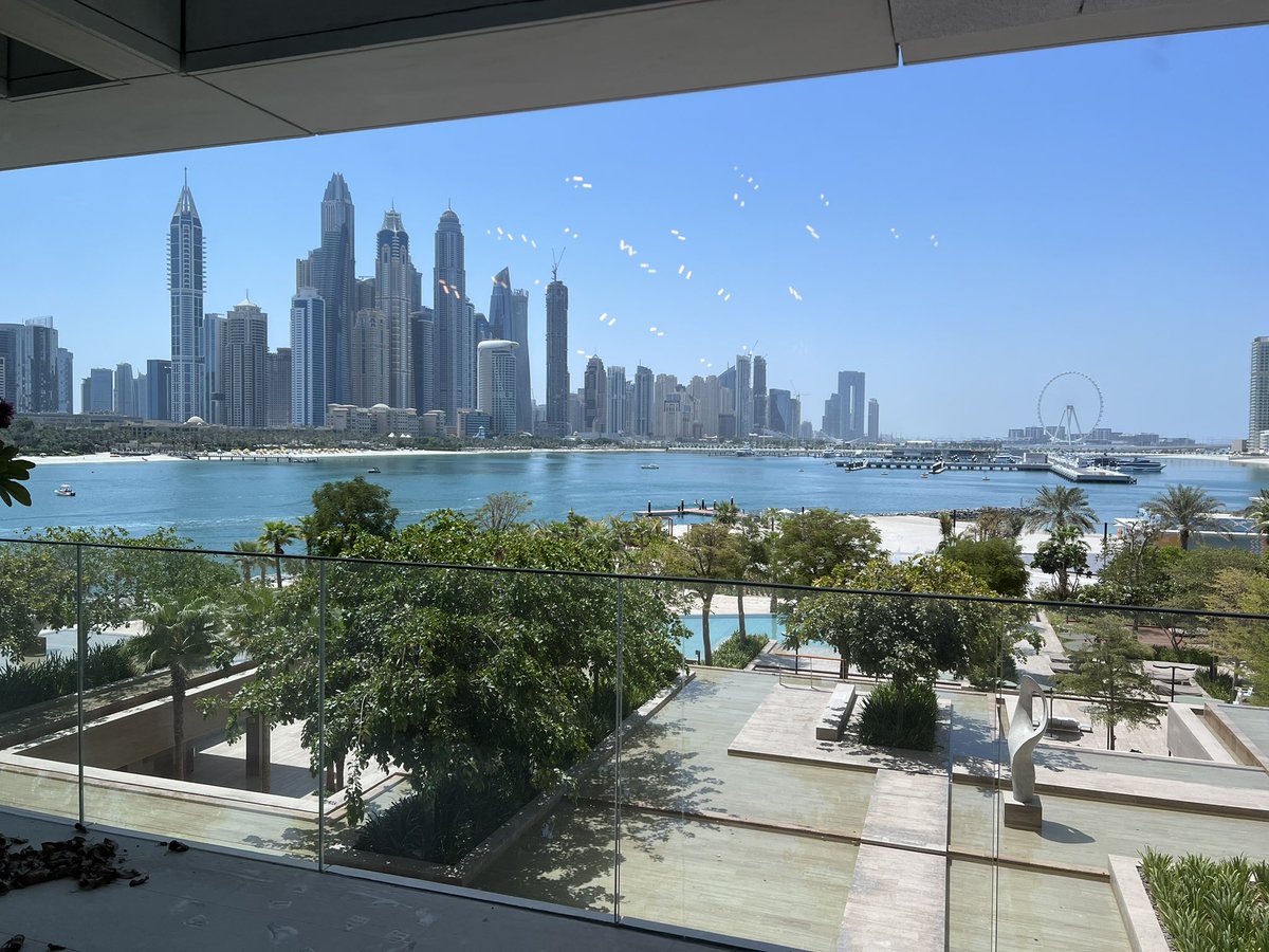 palmsdubai's tweet photo. Working on a Saturday ain’t that bad if you’ve got the right job ! #palmjumeirah #onepalm #dubaiproperty https://t.co/6dTmzYH6Sd