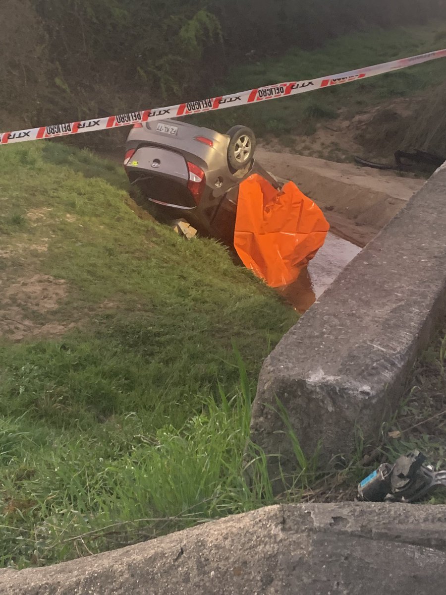 Gabriel1925's tweet photo. Accidente de tránsito entrada norte de Yumbel cercano a cruce reunión deja un herido trasladado a HFY y fallecido 1 ra y 4ta compañía CBY trabajan en el lugar https://t.co/js1l6viJee