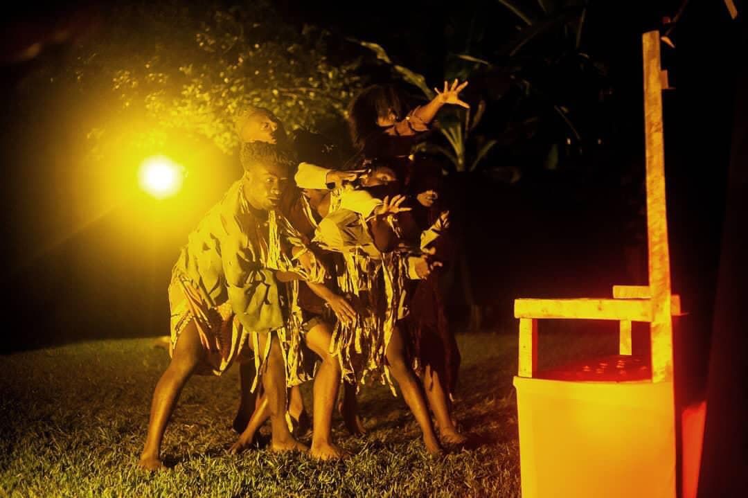 LycaLinca's tweet photo. Création du spectacle « KITI » du chorégraphe Congolais MARC LEGRAND, sur la place du pouvoir et de l’autorité dans une société.   
 Création de : IWACU Danse Compagny  
                 
Chorégraphe : Marc LEGRAND  
Régie lumière et scénographie : Linca Lyca   MUGISHA https://t.co/Pp14CAMcyw
