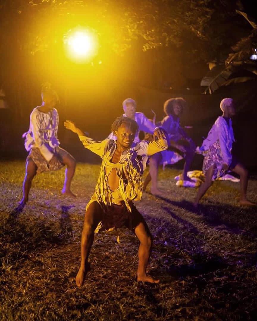 LycaLinca's tweet photo. Création du spectacle « KITI » du chorégraphe Congolais MARC LEGRAND, sur la place du pouvoir et de l’autorité dans une société.   
 Création de : IWACU Danse Compagny  
                 
Chorégraphe : Marc LEGRAND  
Régie lumière et scénographie : Linca Lyca   MUGISHA https://t.co/Pp14CAMcyw
