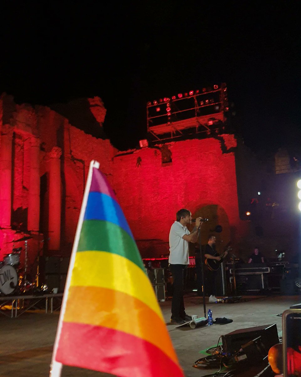 giuulsph's tweet photo. Last night was fucking incredible, the best night of my entire life. I will never forget your smile and your eyes when the crowd became louder, your incredible and sweet voice, the way you played with your band and with your Louies,this beautiful venue and the magical atmosphere https://t.co/9gdcpkw1On
