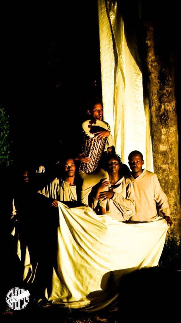 LycaLinca's tweet photo. Création du spectacle « IJja-mbo » de l’auteur Burundais NIYONIZIGIYZE Rivaldo, dans une mise en scène du metteur en scène Arthur BANSHAYEKO, une création sur le rôle de la prise de parole dans une société, mais aussi le principe de la liberté d’expression https://t.co/GyWJ4slDxf