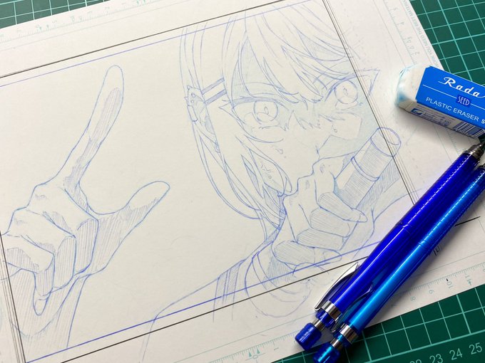 昨日ラフ上げてふと思ったのですが…

私はいつも新しいイラスト描く時は
ある程度紙に描いてから(1枚目ぐらい)
それを読み込んでからPCで描き始めるのですけど
何気に今までの作品の紙版も全部保存
してあるのでいつかイベントとかに
参加した際にでも持って行きたいですね〜〜…✍️ 