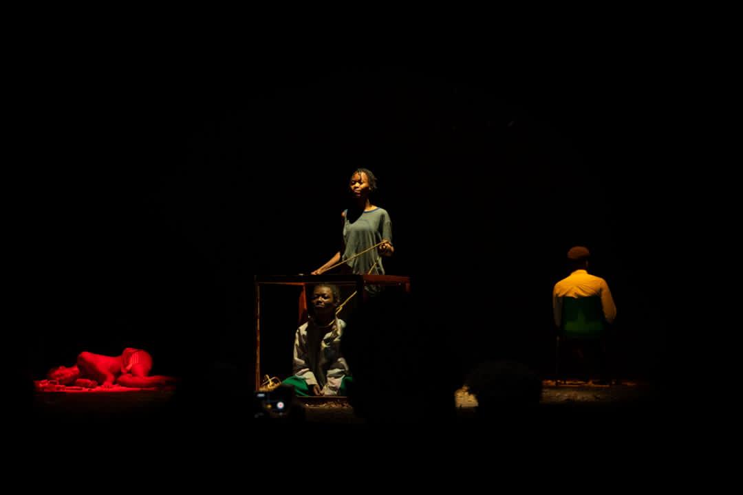 LycaLinca's tweet photo. Création du spectacle « Invisible en  pleine lumière » une commande de OIM pour la journée internationale de la traite humaine. https://t.co/kRaYJnTPVK