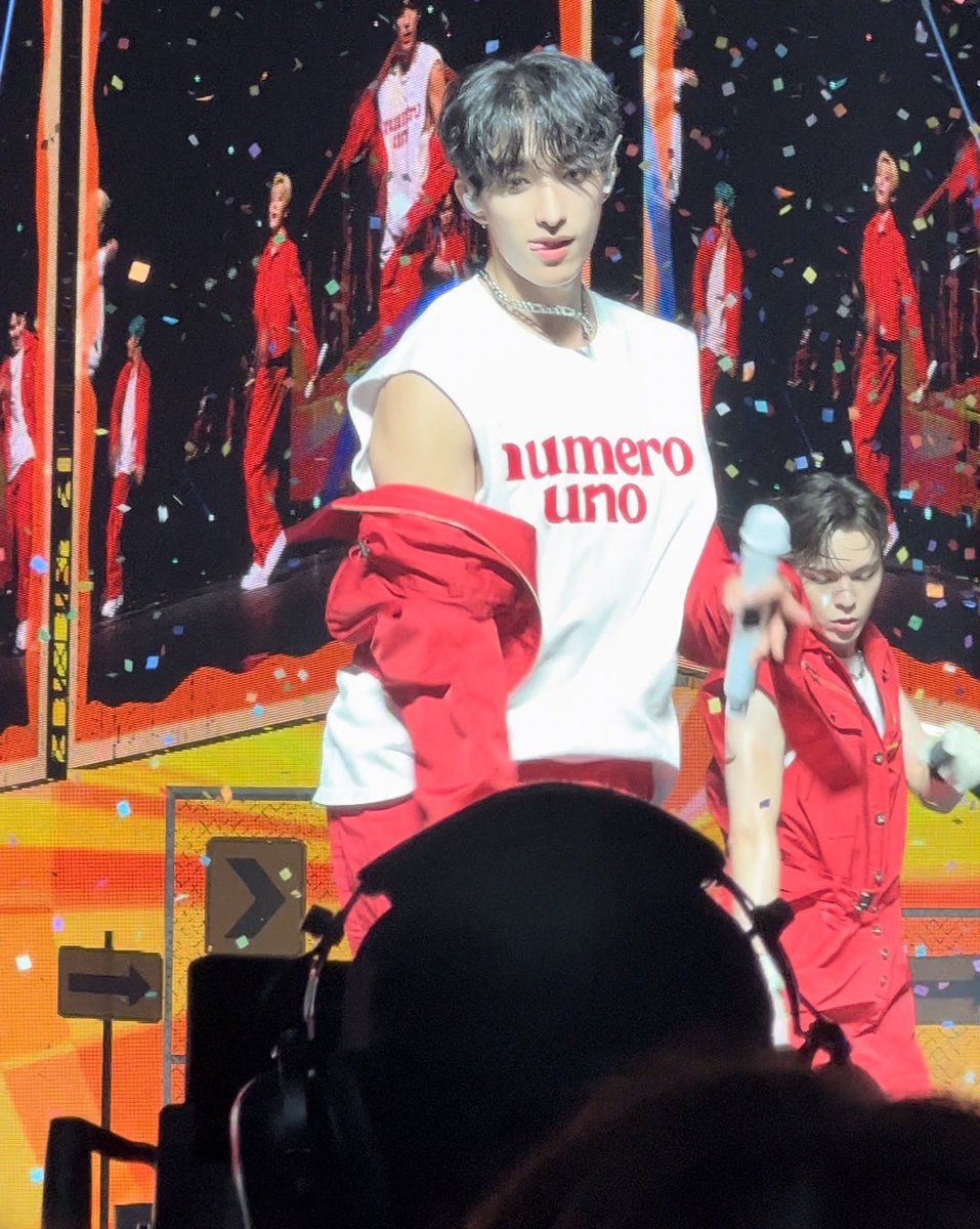 0526concerts's tweet photo. LEE DOKYEOM https://t.co/gqkvWS44vb