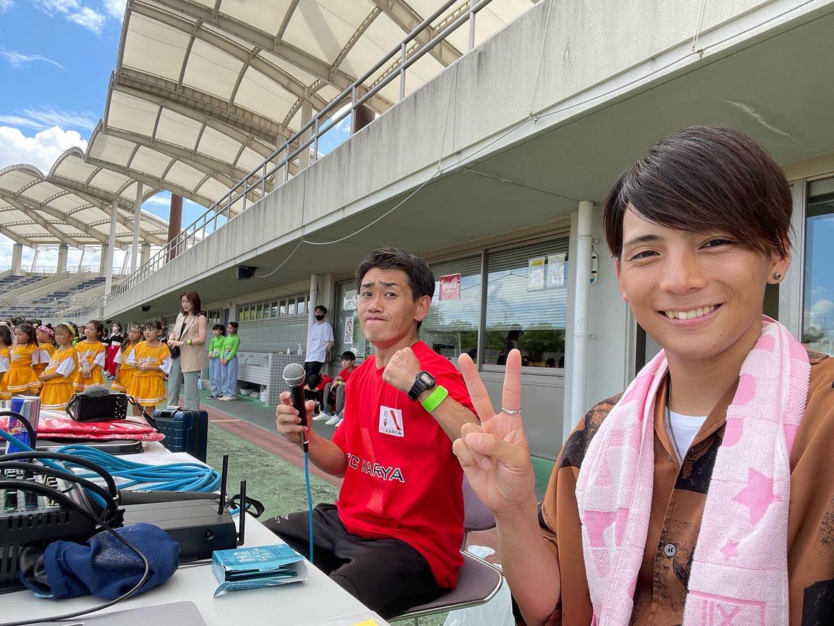 tommy083181's tweet photo. FC刈谷 × WaRaUマルシェ
にてしゅんぺーくん あらたくん
@jooooG 
とパフォーマンスでした！
設営からパフォーマンスまで
ゆうたくんとも一緒でした！@kokushoyuta0312 
FC刈谷 (@fckariya_staff )
の皆様ありがとうございました！ https://t.co/TeC9ugSLdH