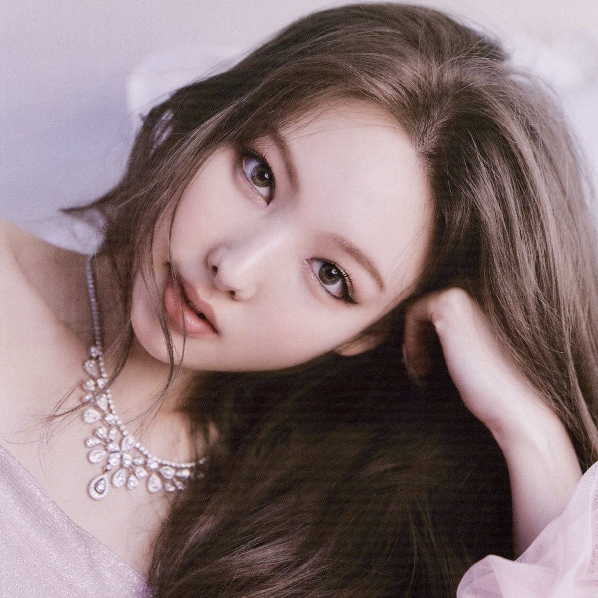 📊 Longest Charting Korean Solo Songs on Global Spotify Chart: #1. JENNIE 'SOLO' — 79 days #2. #NAYEON'POP!' — 71 days* ⬆️ #3. LISA 'LALISA' — 70 days ⬇️ (* = still charting) @JYPETWICE