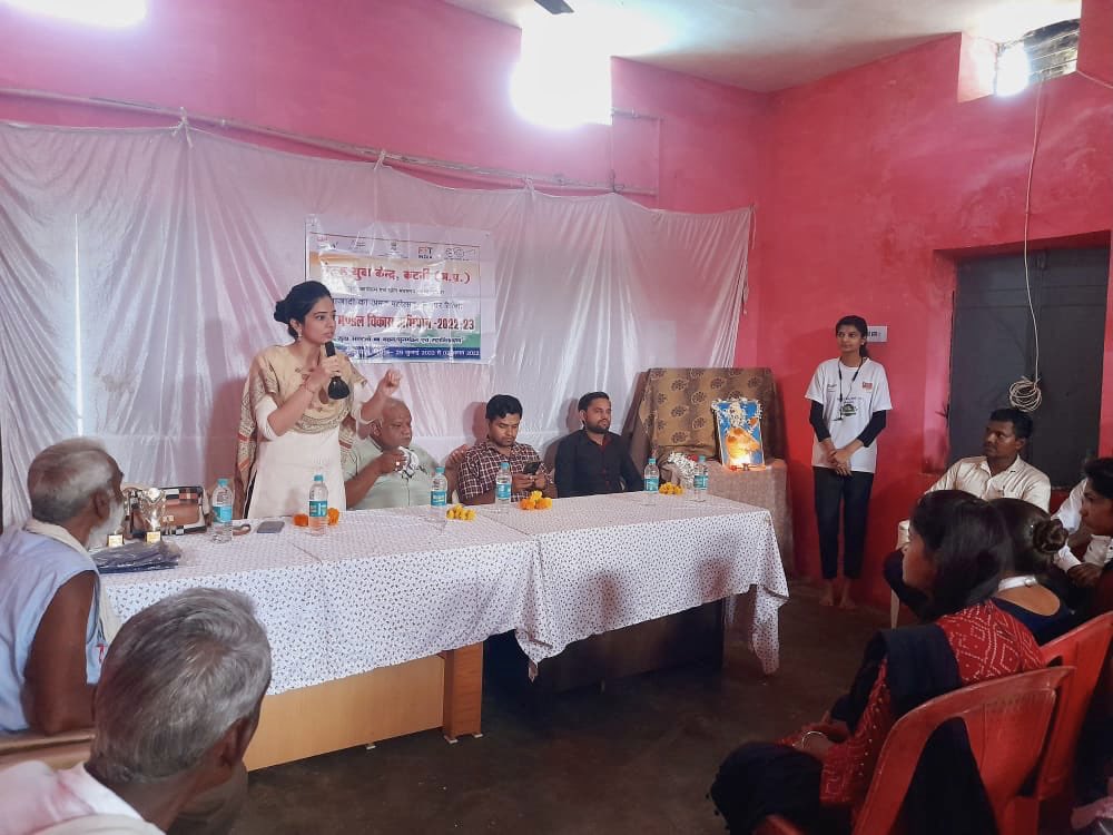 MYBharat_Katni's tweet photo. नेहरु युवा केंद्र कटनी के द्वारा ज़िले के ढीमरखेड़ा विकासखंड में NYV आस्था त्रिपाठी की अगुवाई में आयोजित “युवा मंडल विकास कार्यक्रम 2022” के अंतिम पड़ाव में कु. कीर्तिका कुहर, ज़िला युवा अधिकारी ने नवीन/पुनर्गठित मंडलों की बैठक ली👥 #ycdp
@Nyksindia @PriyankM_IAS https://t.co/hhng3PWc5X