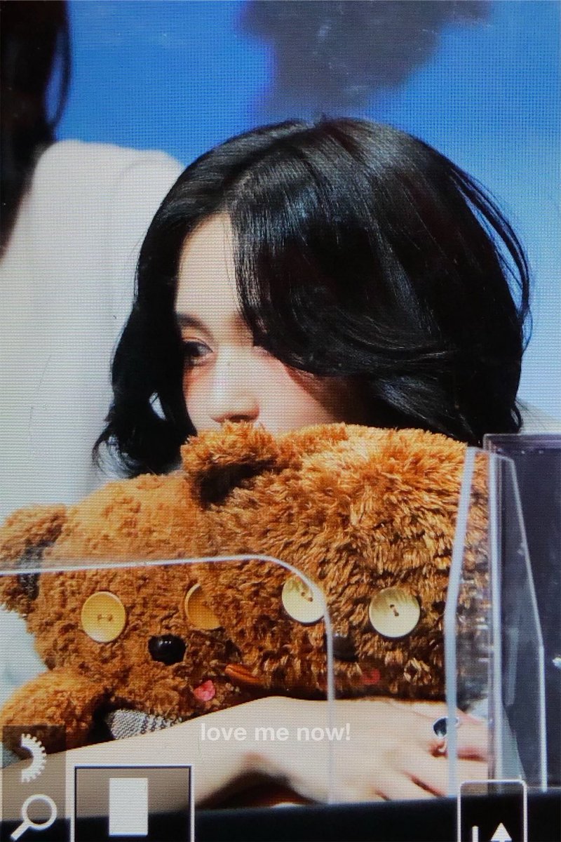 lovemenow_324's tweet photo. 220903 너무 귀여워....🧸
#twice #트와이스 #mina #미나 #ミナ https://t.co/m6d4vA3brV
