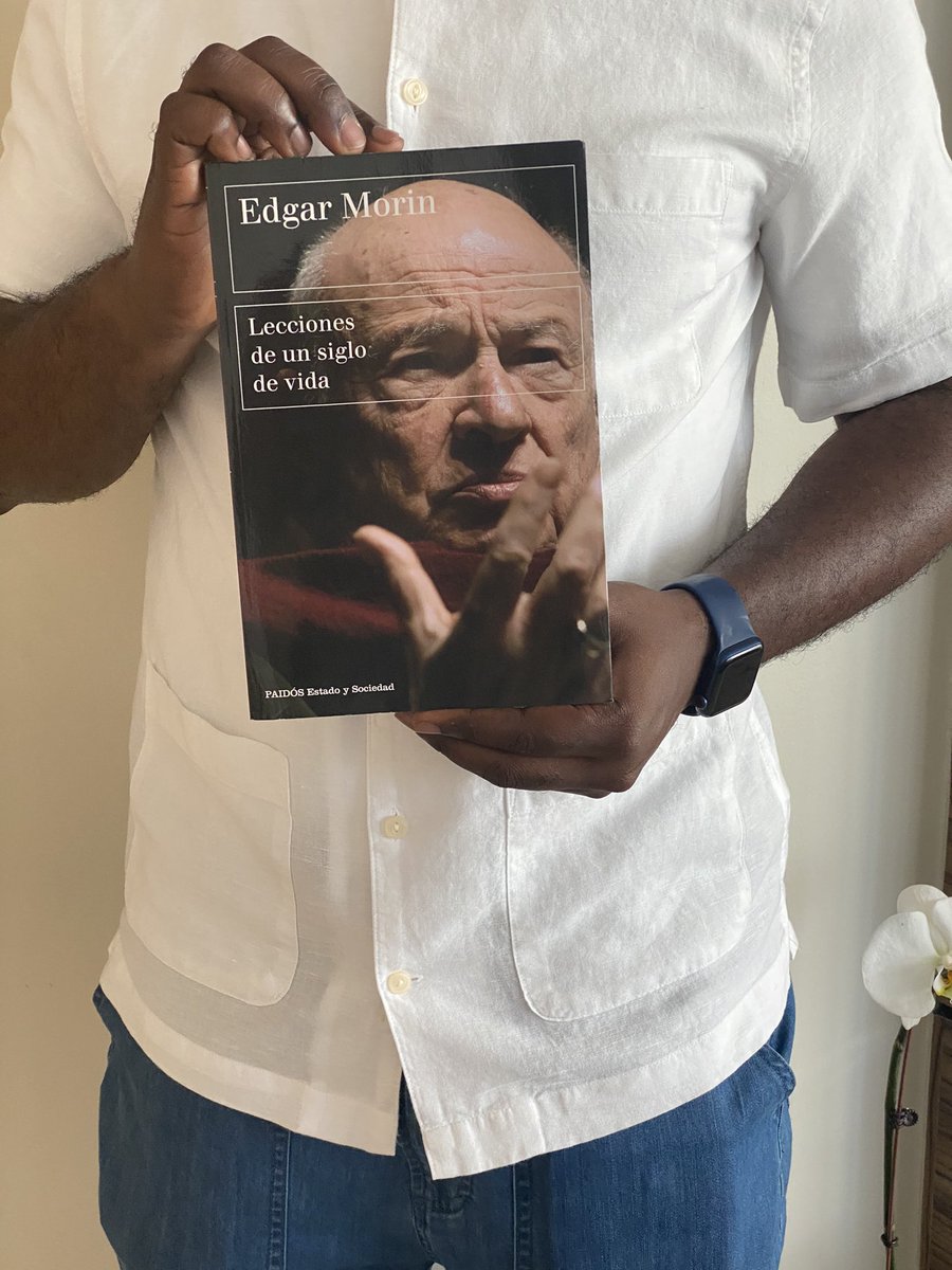 CesarAbogo's tweet photo. ¿Que estoy leyendo? #BookYourWeekend https://t.co/BEwL8x5Yzn