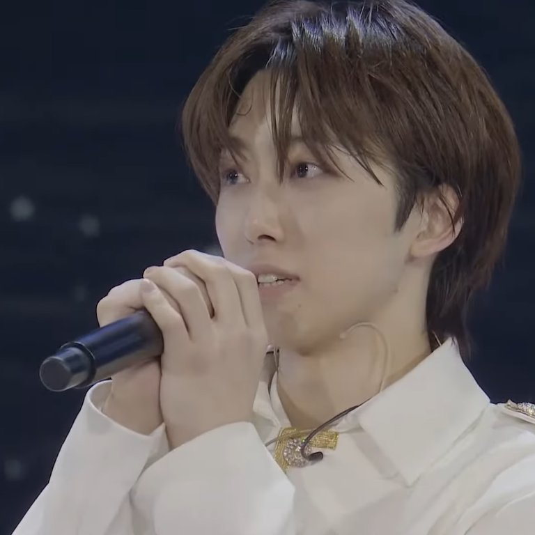kkokooyah's tweet photo. "Mom, thank you for everything you've done for me up to now. And to the fans who have supported us, the staff members &amp; producers. I'd like to thank them. Today's the happiest moment in my life." 
#andTEAM #andTEAM_FUMA #フウマ #FUMA #andTEAM_DEBUT #andAUDITION #TheHowling_FINALE https://t.co/h5GWfi3dZt