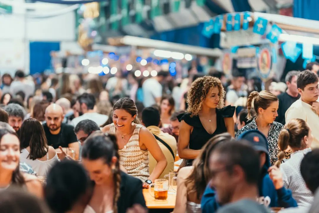 ¡Como nos lo pasamos ayer en @oktoberfestgijon!!

Y hoy os esperamos de 19:00h a 2:00h para seguir dándolo todo!!

#OktoberFestGijón #Gijón #música #buenambiente #gastronomíaalemana #cerveza #planesenGijón #planesenAsturias #FiestaFindeVerano #lagranfiestafindeverano