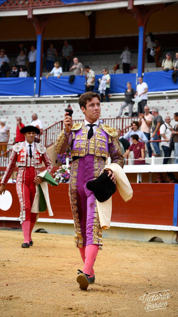 📍 BAYONNE 

🀄️ Retour en image sur la matinée de Christian.

1️⃣er novillo : salut - échec aux aciers
2️⃣nd novillo : 1 oreille 

📸 Merci <a href="/BordesVictoria/">Bordes Victoria</a>