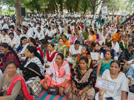 આજે આણંદ જિલ્લામાં મહારેલી.
જૂની પેન્શન યોજના સંપૂર્ણ પાછી આપો.
પેન્શન મળશે તો જ વોટ મળશે.
<a href="/PMOIndia/">PMO India</a> 
<a href="/CMOGuj/">CMO Gujarat</a> 
<a href="/abpasmitatv/">ABP Asmita</a> 
<a href="/Divya_Bhaskar/">Divya Bhaskar</a>
<a href="/bprawatNOPRUF/">B P Singh Rawat (NOPRUF)</a>
<a href="/nopruf_Guj/">NOPRUF Gujarat (official)</a>
<a href="/DrPankajECEngg/">Dr. Pankaj Prajapati</a> 
<a href="/Manisha40545996/">Manisha Goswami (NOPRUF MORBI )gujrat</a> 
<a href="/AshaAtewa9K/">Asha chaudhary</a>
<a href="/DaxaPat34939421/">Daxa Patel</a> 
<a href="/NeeluNegi5/">Neelu</a>
<a href="/SuryawaSingh/">Pratapsingh Suryawansh</a>