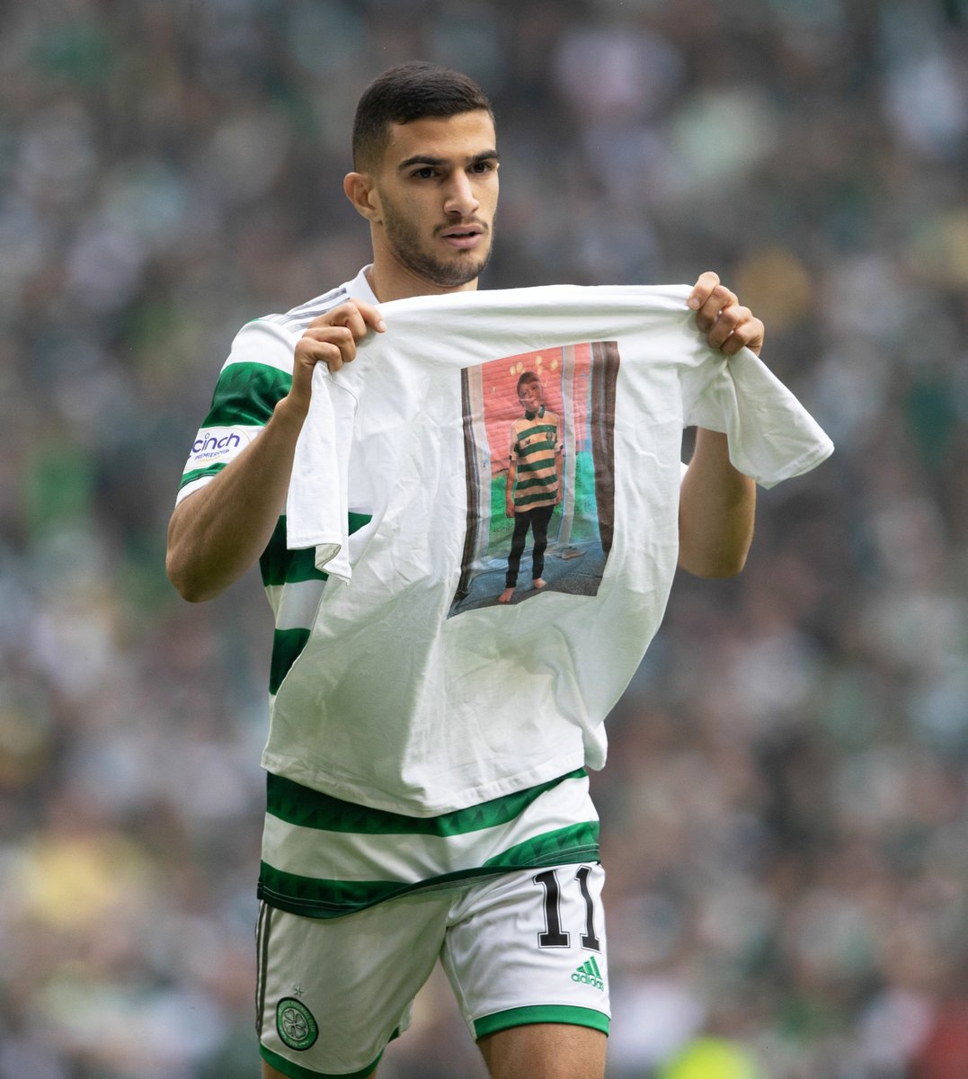 𝗖𝗲𝗹𝘁𝗶𝗰 1-0 𝗥𝗮𝗻𝗴𝗲𝗿𝘀 𝗟𝗜𝗩𝗘! 🍀⚔️🔵

📸 Liel Abada celebrates by paying tribute to 14-year-old Leon Brown from Cumbernauld who sadly passed away this week 🙏

#CelticFC // #RangersFC