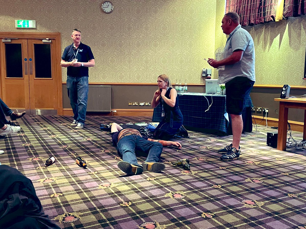 Last session before lunch, Burns Management interactive session. Starring @DaveLBywater as casualty (victim) & @Theshortie1976 water splasher 😂 @BASICSScotland #burns #treatment #traumacare #burncare #management #prehospitalcare #BSAC22