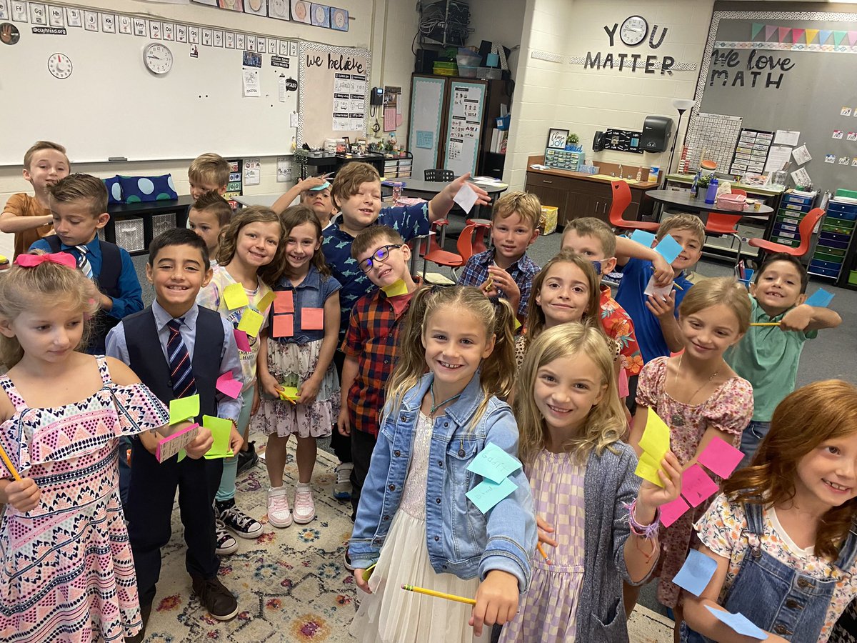 mrscdennison's tweet photo. Thinking about how to describe characters &amp; focusing on the difference between attributes we can see vs their character traits that describe who they are on the inside https://t.co/Qqvmtr0Szp