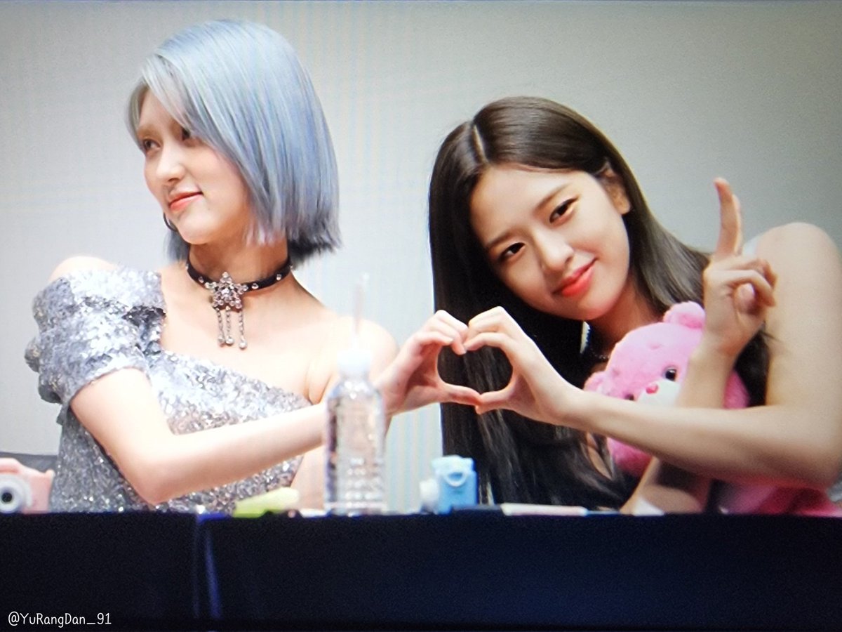 autumnjiwon's tweet photo. love dive era and after like era lmao fallderz 😭 https://t.co/BQnlu2L6nW