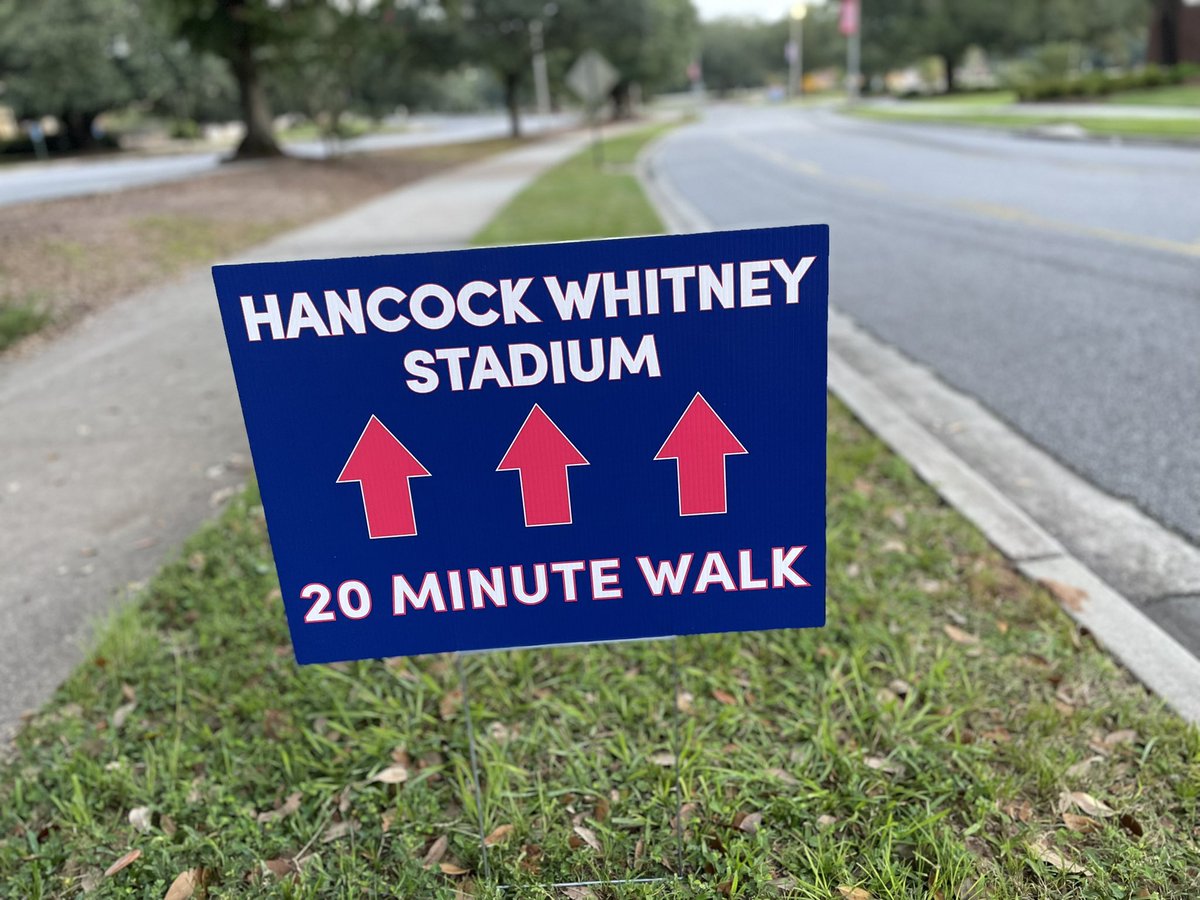 SouthAlabamaFGO's tweet photo. As you head to campus today, remember to follow our signs to assist your experience. Check your parking pass for your entrance. Follow pink and blue signs!  #ourcity @SouthAlabama @SouthAlabamaAD @SouthAlabamaFB https://t.co/jl0psmjjkp