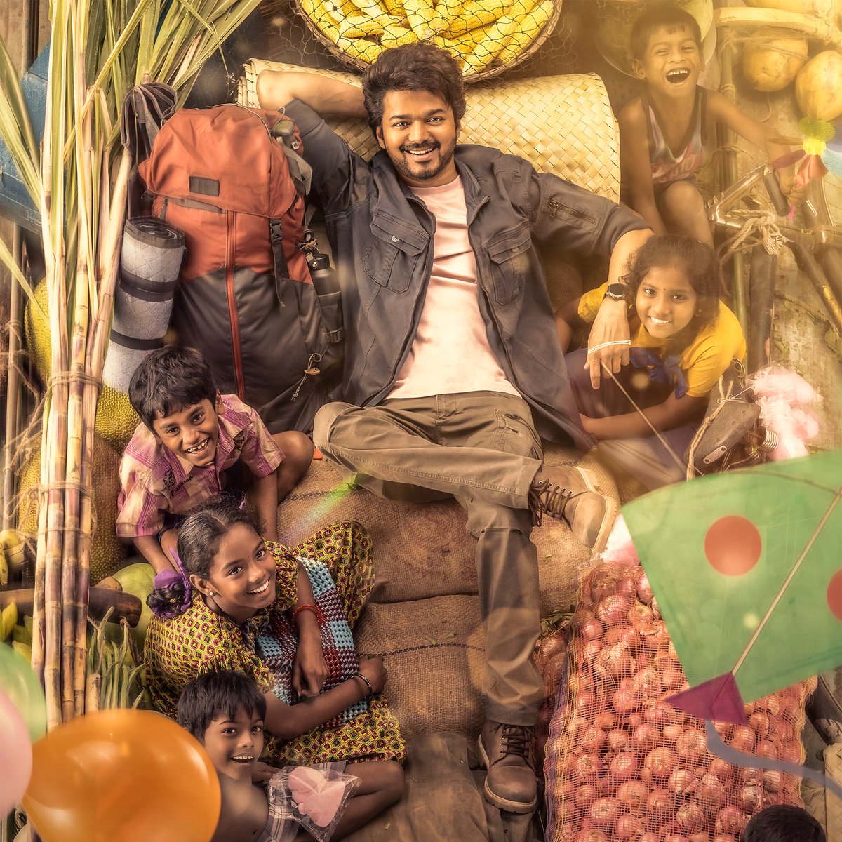 GvfcOffl's tweet photo. "#Varisu Update" 🚨
#VarisuFirstSingle to be released on the occasion of Diwali 🪔. Mostly the song which shows #ThalapathyVijay with the Kids. 
@actorvijay @iamRashmika @MusicThaman @directorvamshi @SVC_official https://t.co/0jiMM1xlUa