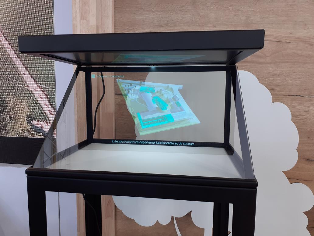 DptMarne's tweet photo. Présentée tout au long de la #foirechalons, venez découvrir la maquette holographique des travaux d'extension du SDIS sur le stand du Département. https://t.co/rrT9lntYL5