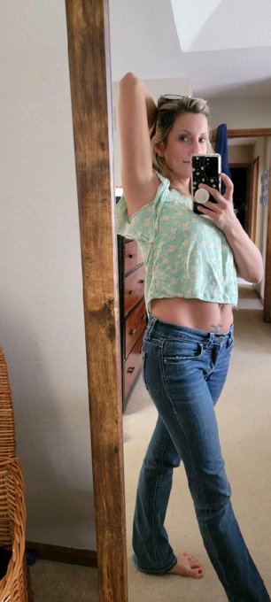 It's sexy Saturday for this lady. Ladies show everyone how your dressed sexy today 😘 https://t.co/sI