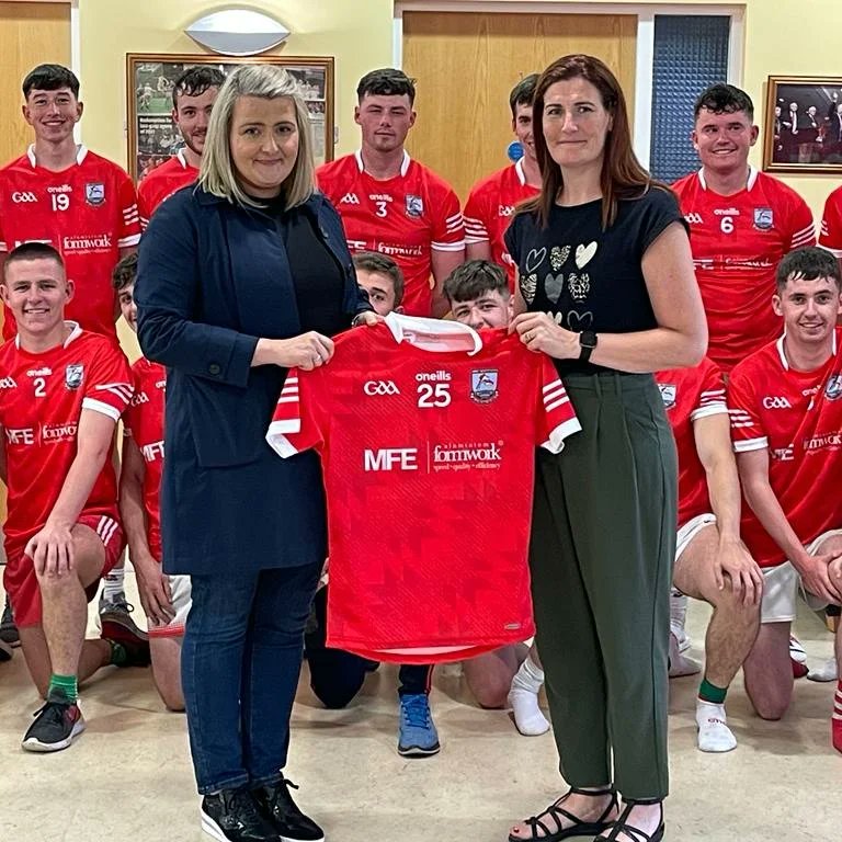 BelmulletGaa's tweet photo. Michelle Gorham presenting our new Jerseys on behalf of Pat and Jenn Gorham of MFE Formwork, just in time for our first Championship match against Balla tomorrow at 4pm. https://t.co/UQmMvQQg5u