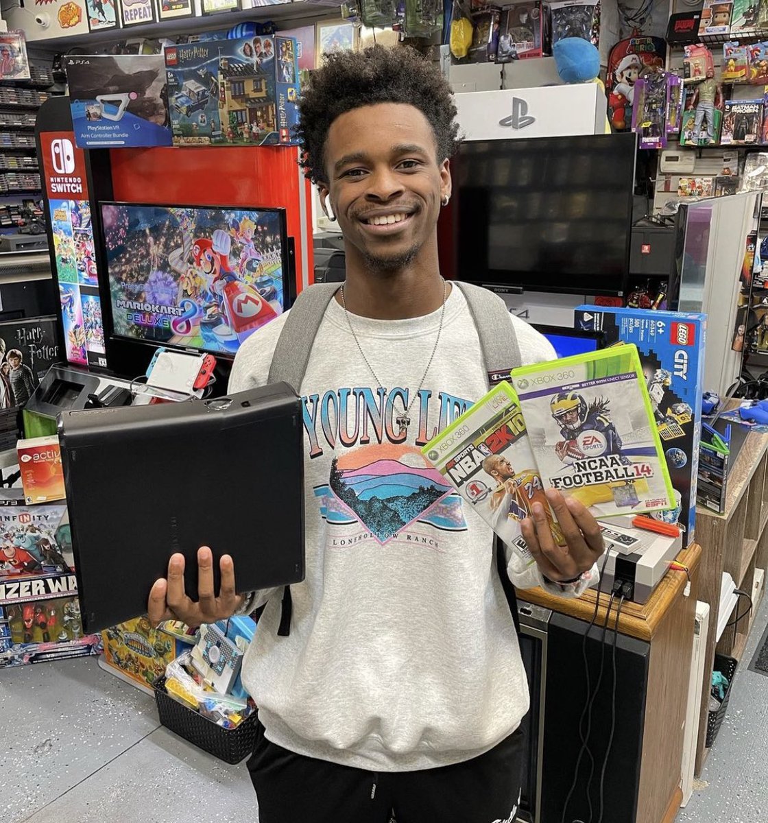 Gemgadget's tweet photo. He took advantage of our Xbox 360 Labor Day sale and he picked up two hard to find sport titles. That NCAA 14 and 2k-Mamba.
Thanks bro!! It was a pleasure helping you.
Don't sleep on our sale.
#xbox #NBA2K23 #NBA2KCommunityDay #NCAAFootball https://t.co/4ZFZLUbqSO