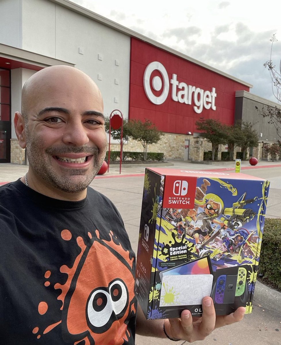 Gemgadget's tweet photo. Got it! Super excited, if vou know me, it's mv favorite game of all time. I've been up since 6am,but honestly couldn't sleep well, So happy, thank you target, thank you Nintendo! Can't wait for this weekends Splatfest!!
Comment below if you want one 
We got 200 orders coming in. https://t.co/ommb0FjLHf