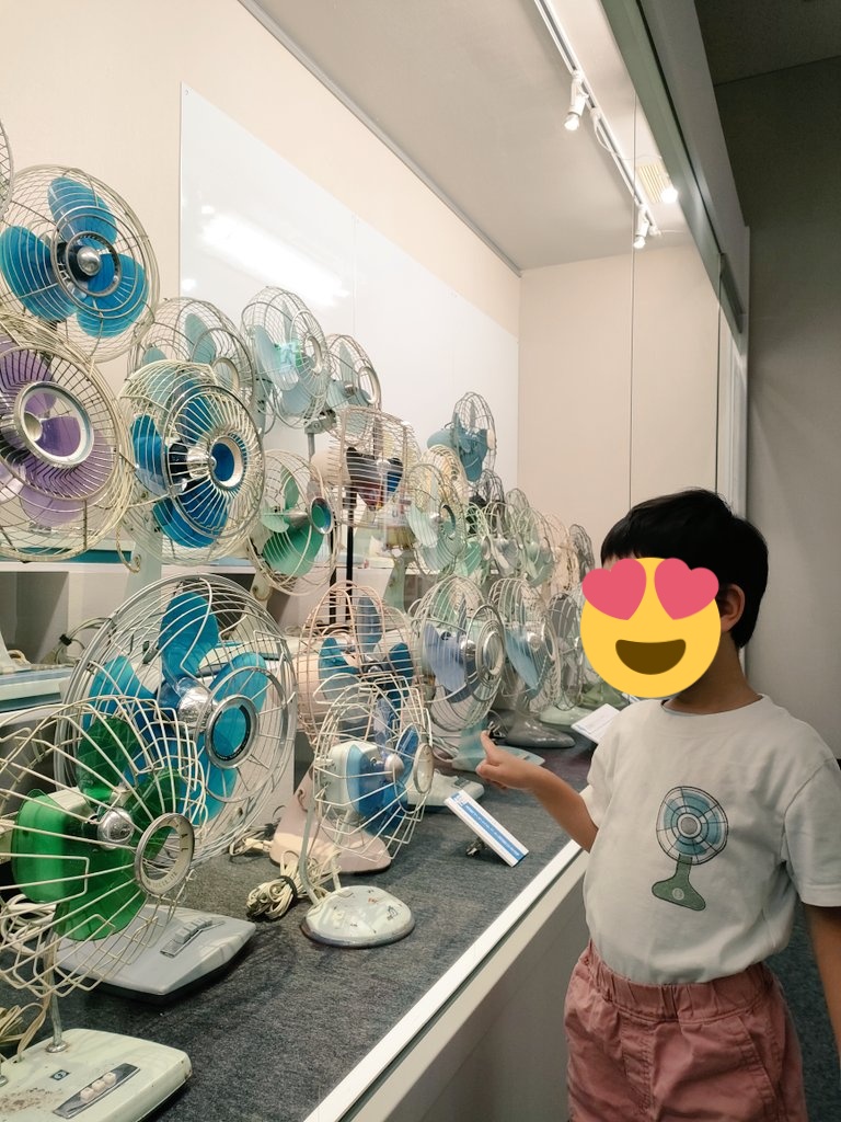 toyamam1's tweet photo. 扇風機換気扇室外機マニアの息子を、Twitterで知った博物館に連れて行った！60分制限だったけど帰りたくなくて大変だった🥹息子、同じ趣味の友達がほしいみたいだけど難しい…　#昭和日常博物館 https://t.co/XnnYy5pue3