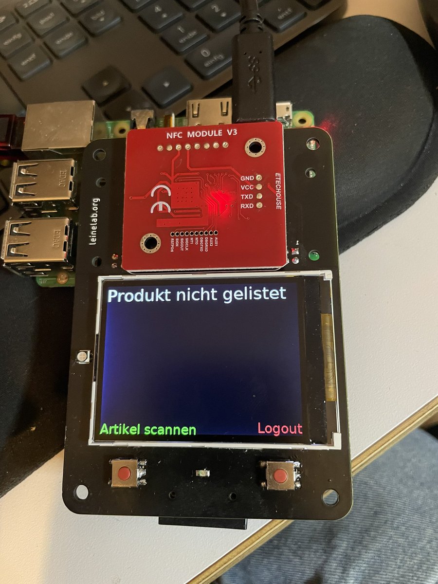 Der Prototyp unserer neuen Getränkekasse läuft. Außer, dass die <a href="/Raspberry_Pi/">Raspberry Pi</a> Zero nach wie vor nicht zu bekommen sind passt das Rendering von @adskFusion360 sehr gut. Wenn ihr mehr dazu erfahren wollt, kommt auf der <a href="/MakerFaireDACH/">Maker Faire DACH</a> in #hannover auf Stand 31 vorbei!