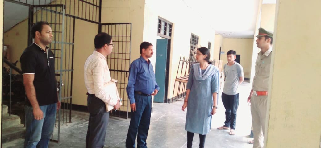 आज दिनांक 3 सितंबर 2022 को राजकीय महाविद्यालय पलिया में संचालित सेमेस्टर परीक्षाओं का निरीक्षण किया गया। @DmKheri
 <a href="/MBSIAS2011UP/">Mahendra Bahadur Singh IAS</a> @LmpBsa <a href="/kheripolice/">KHERI POLICE</a>