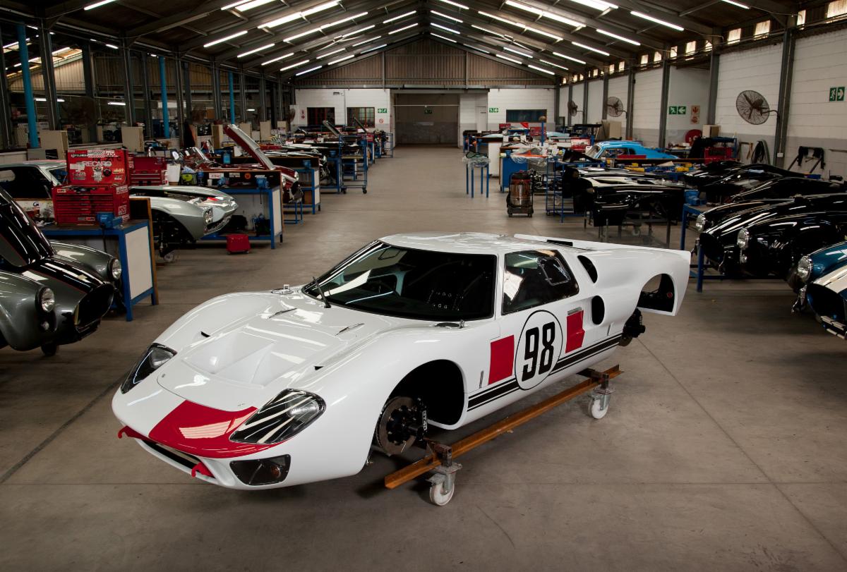 Superformance1's tweet photo. Wow Wayne Taylors new GT40.  Can't wait to see it completed. 
https://t.co/1Nk0Lp1iEK
#superformance #SuperformanceGT40 #GT40 #GT40MKII #Sportscar #v8 #waynetaylor #Trackcar #Performancecar https://t.co/HCRu4Xmvjj