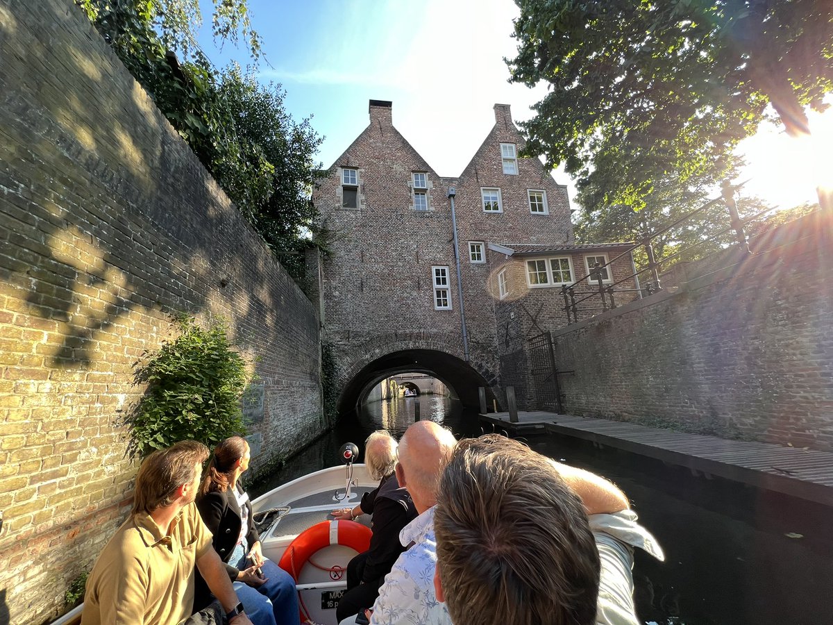 Met raad, directie en college 2 dagen in het inspirerende Den Bosch. Ofwel; een boeiend gesprek met de jarige bgm <a href="/JackMikkers/">Jack Mikkers</a> en trainingen van <a href="/johnbijl/">John Bijl🪓</a> over integriteit, politiek opdrachtgeverschap en vergadercultuur. Nu aan de slag voor Gouda!