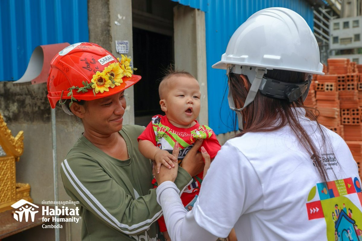 Habitat_AP's tweet photo. By joining the @HabitatYLB campaign, youth volunteers work with and for children, the elderly, and everything in between to build decent homes, safer communities and better lives! Many say their experience changed them for the better. #HabitatYLB
More: https://t.co/7vNwwuqeDv https://t.co/TtmeM2Ejyz