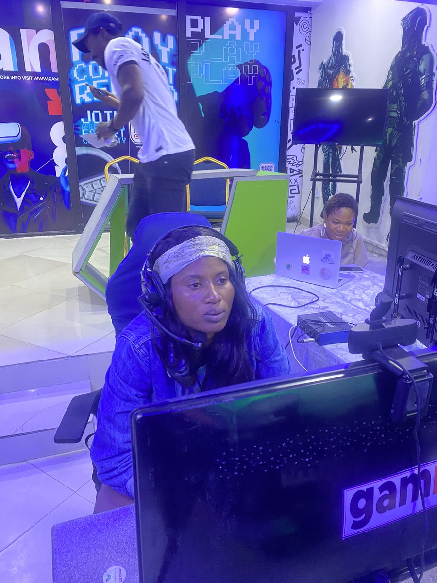 OfficialSuo's tweet photo. A day full of shout casting/ commentary- π
First with my #Esports fam @gamrafrica :over a 100 gamers fighting to get 2 tickets to rep Naija in Bali /African Esports Championship.
Next #PidginCommentary #LondonDerby #CheWhu @SuperSportTV
#Road2bali #IESFQualifiers
#Kpokoπ https://t.co/1S7zlLrayI