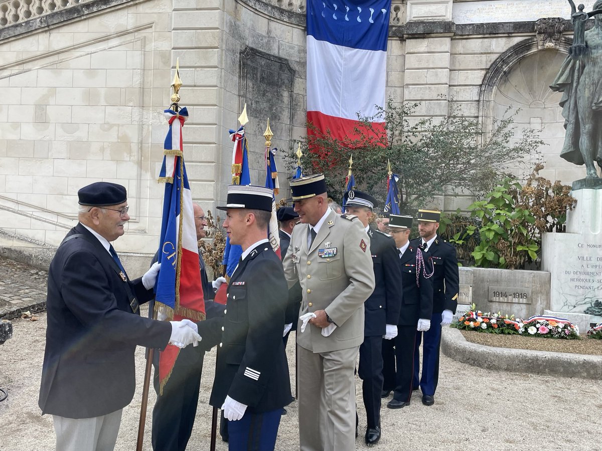 Il y a 78 ans <a href="/Chatellerault86/">VilleChatellerault</a> était libre,après plus de 4 ans d’occupation nazie,les drapeaux 🇫🇷 ont de nouveau pu flotter dans les rues ou sur les bâtiments publics.En tant que 1 ère VP du CD86 aux côtés des anciens combattants,j’ai déposé une gerbe au nom du <a href="/departement86/">Département de la Vienne</a>