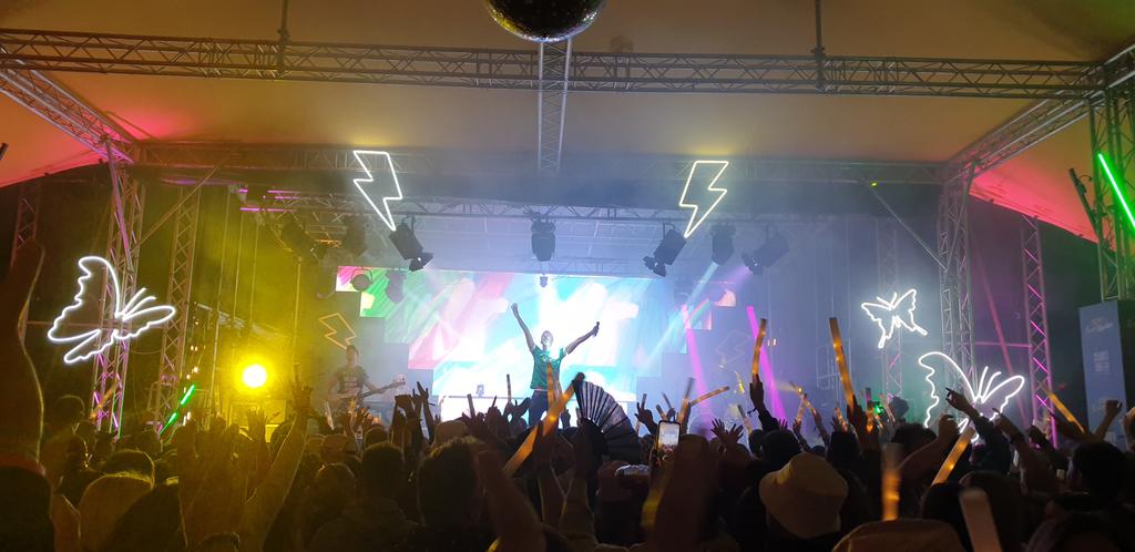 Moeman96's tweet photo. @DecPierce what a great show last night, looking forward to another one tonight #BlockRockinBeats https://t.co/Ss08tu48k9