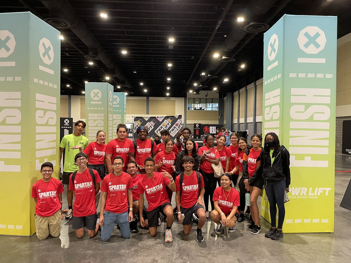 JILXC1's tweet photo. Lancers kicking of Labor Day weekend #volunteering 5-12 hours today @SpartanRace #DEKA 
Thanks JIL NHS for joining us! @JILHSOFFICIAL https://t.co/nmG1bosKB2