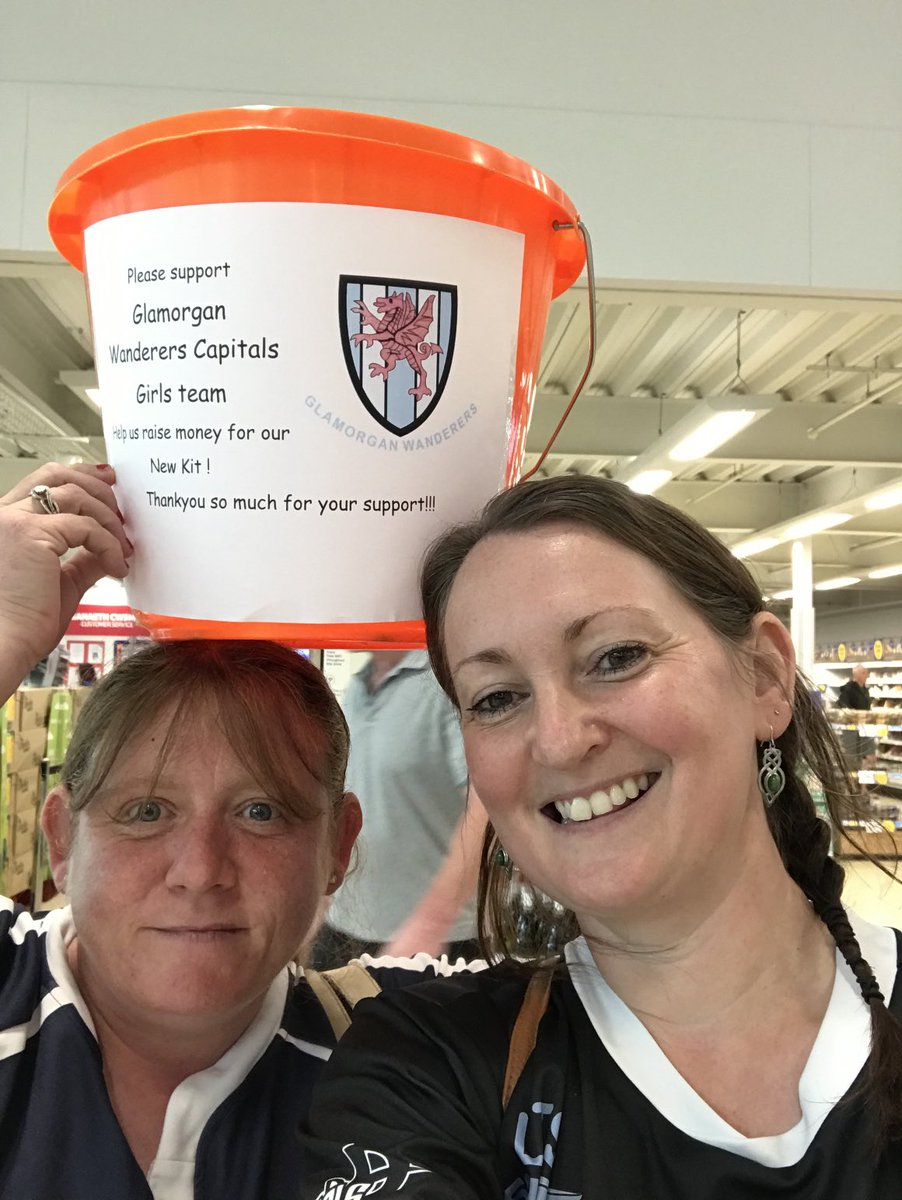 Glamorgan Wanderers Capitals girls rugby team down Tescos Culverhouse cross🤩 bag packing and raising money for our girls rugby kit ⁦!!! Thankyou so much for your support 🥰 @GlamWandsRFC⁩ ⁦@GlamWands_minis⁩