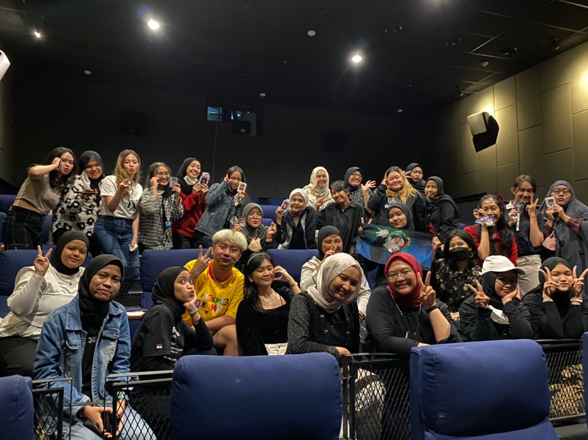 🧚‍♀️ Yayyy akhirnya nobar Urban Myths yang telah kita cita-citakan sejak bertahun-tahun lalu telah terlaksana dengan lancar 😆 Terimakasih <a href="/bloomdays_tbz/">NOBAR URBAN MYTHS 👻</a> beserta panitia yang telah menyelenggarakan!! 
Sampai jumpa di film Haknyeon berikutnya 🤩 #JUHAKNYEON #주학년 #UrbanMyths