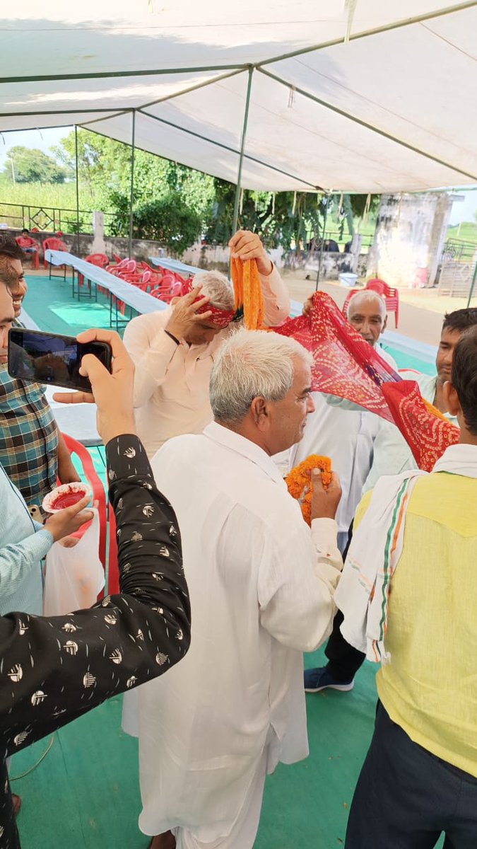 BanshidharBajya's tweet photo. आज क्षेत्र के सरगोठ में सामाजिक कार्यक्रम में शिरकत करते हुए।
#Sargoth
#BJP_Khandela
#Banshidhar_Khandela https://t.co/RdQvNGqWLj