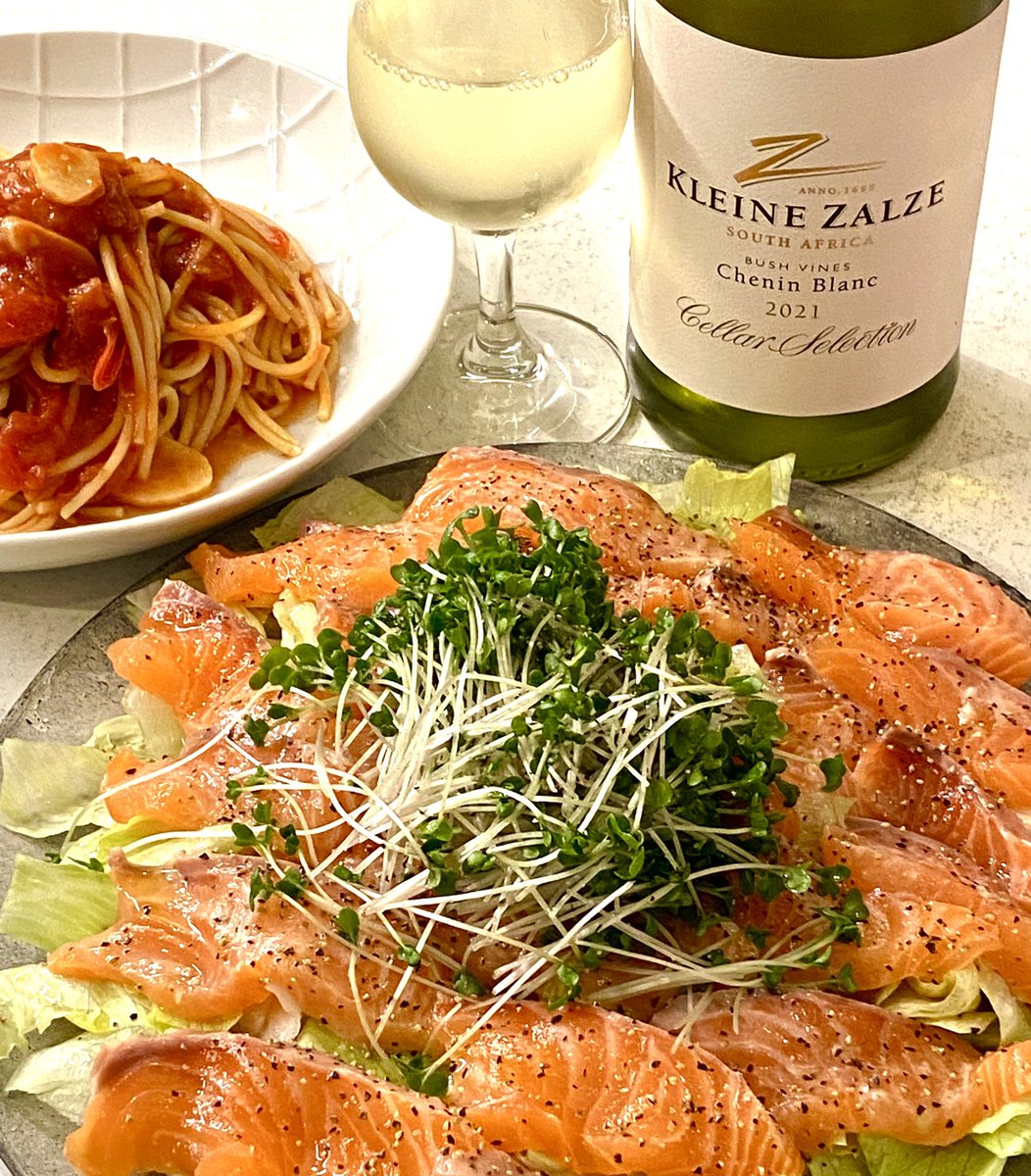dakahi22's tweet photo. KLEINE ZALZE  Cellar Selection  Chenin Blanc 2021
東京出張の時にアフリカーさんで購入した１本。普段のあまり飲まないシュナン・ブランをチョイス。
爽やかな酸としっかりとした果実風味、柑橘系のコクのある苦みがバランス良し。とても美味しいです。
シュナン・ブラン良いですね😄

#アフリカー https://t.co/dWQ6k7yBOM