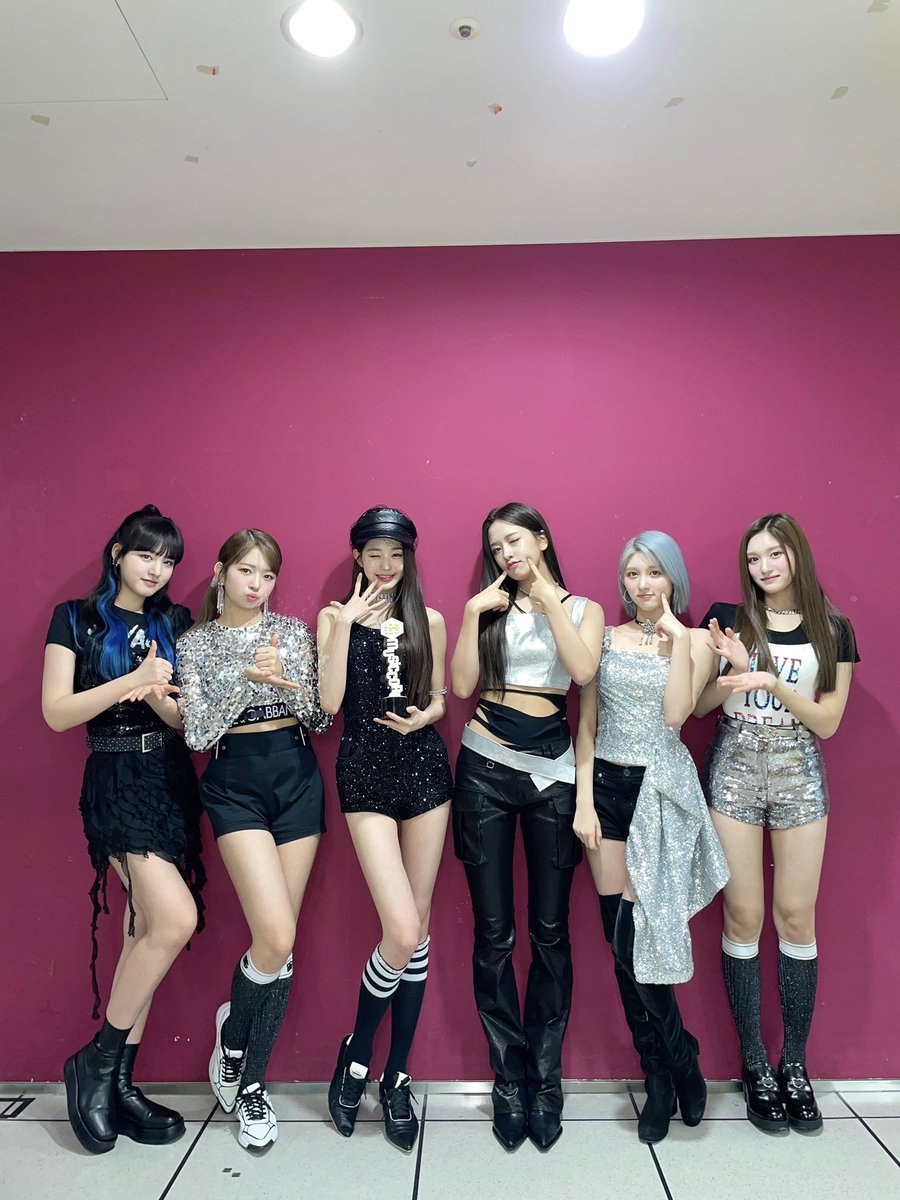 _krnbluu's tweet photo. 🫶🏻⌇
うりあいぶほんとにおめでとう~♡
今日のビジュ天才です
#AfterLIKE4thWin
#IVE27thWin https://t.co/vSklFP2g1e