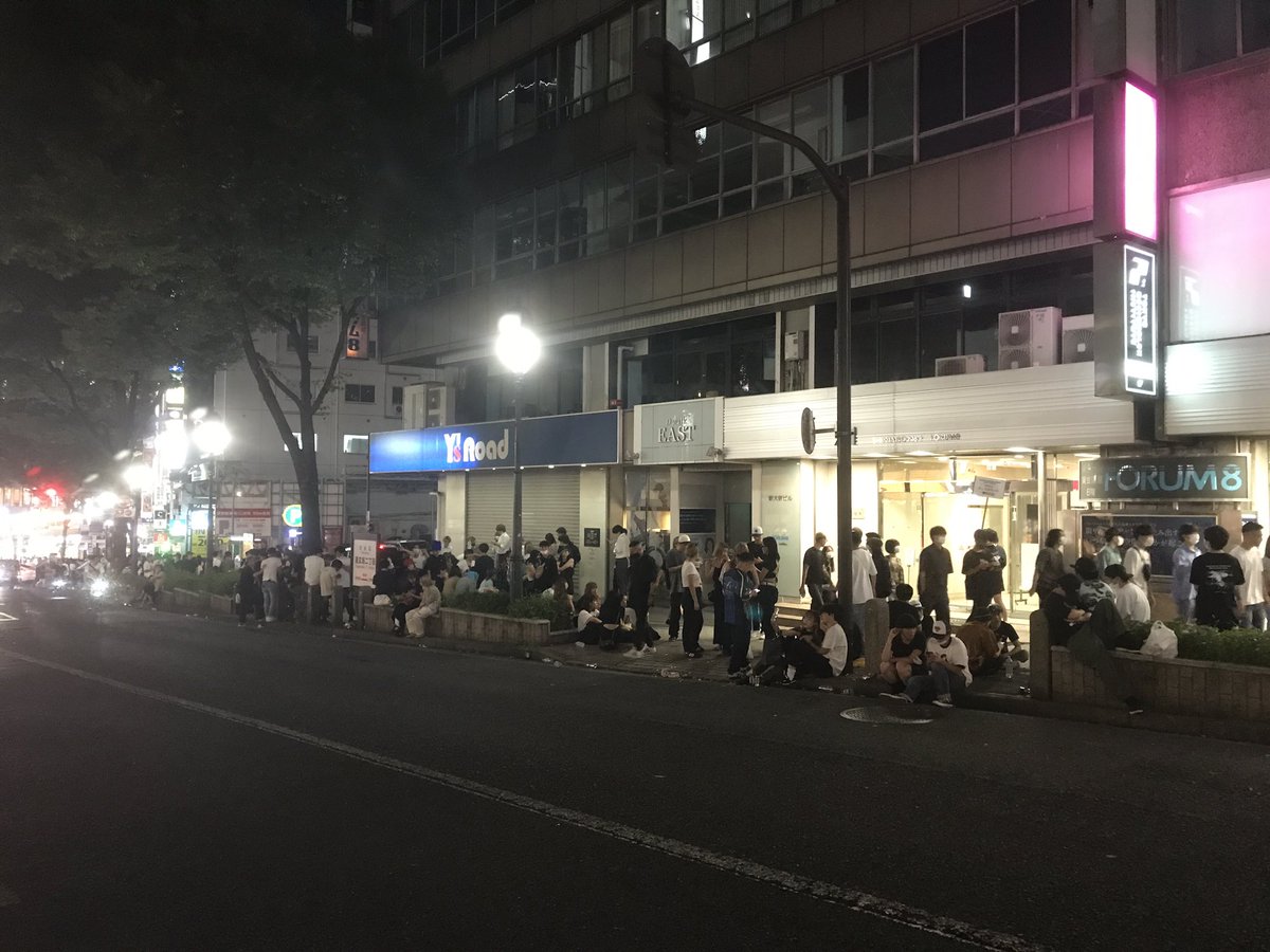 MRMYXMYL_'s tweet photo. ビジョンラストデイ。
行列が凄まじい。
#ビジョン #SoundMuseumVision #渋谷 #道玄坂 https://t.co/mRGBgI5t1i