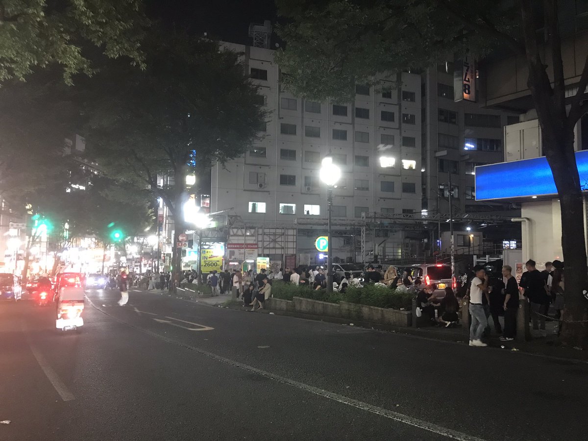 MRMYXMYL_'s tweet photo. ビジョンラストデイ。
行列が凄まじい。
#ビジョン #SoundMuseumVision #渋谷 #道玄坂 https://t.co/mRGBgI5t1i