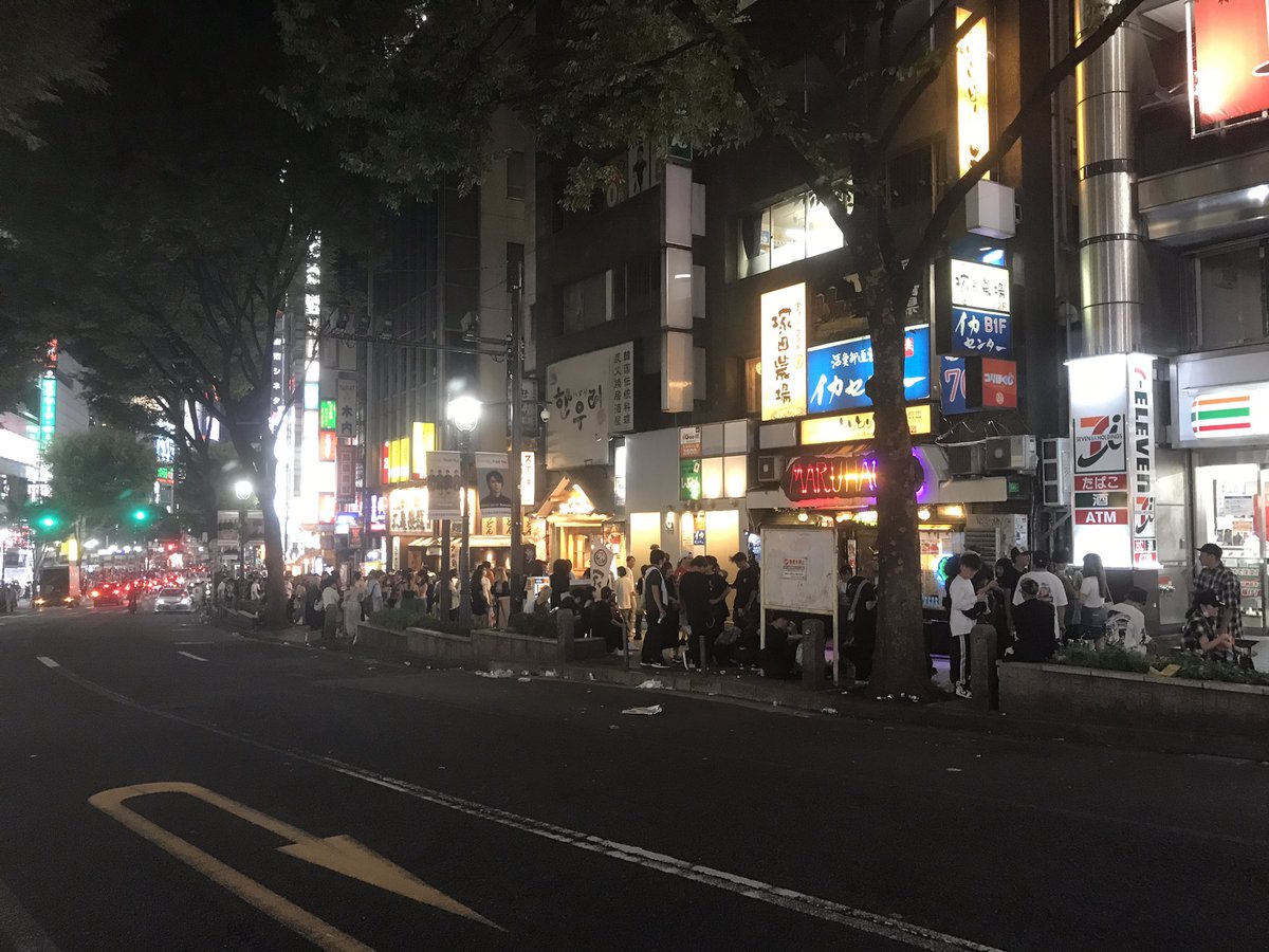 MRMYXMYL_'s tweet photo. ビジョンラストデイ。
行列が凄まじい。
#ビジョン #SoundMuseumVision #渋谷 #道玄坂 https://t.co/mRGBgI5t1i