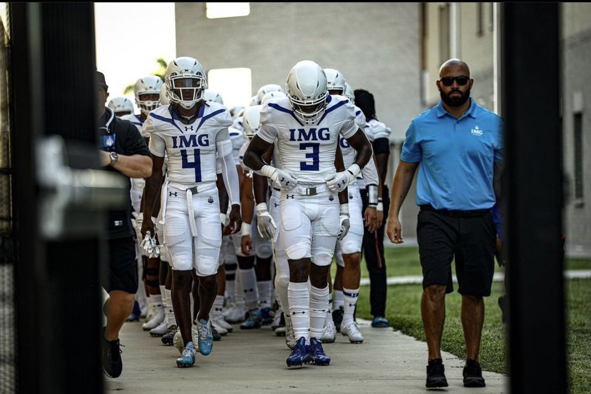 MommaHall2U's tweet photo. …my son, Jordan Hall #3, takes the field today at 3PM CST; to play against De Smet Jesuit and I’m so excited. You can check the game out here: https://t.co/peD2ar7zab  #MSUCommit #3xIMGCaptain #StartingLB https://t.co/VngeIRCx18