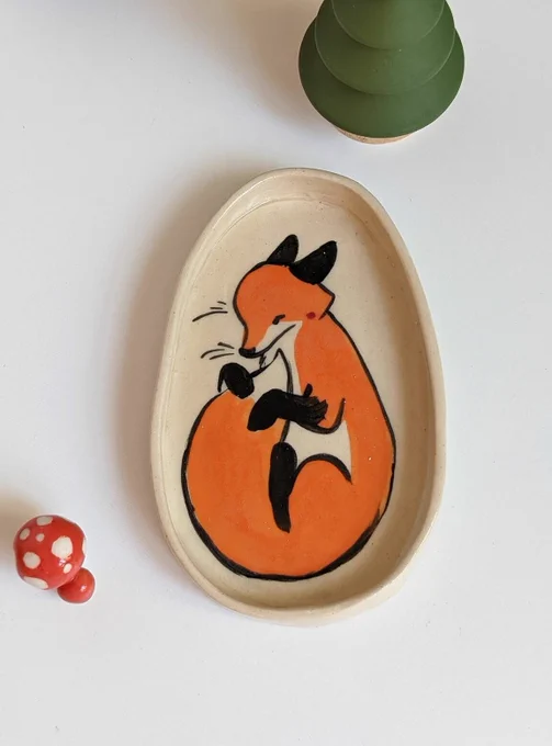 Porcelain catch all, with a cute fox. 